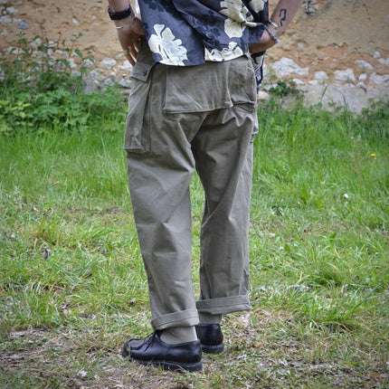 Men's Vintage Multi-pocket Cargo Trousers | Cotton Loose Straight-Leg Pants | Durable Outdoor Apparel | Adjustable Waistband & Ample Pockets | Comfortable Breathable Fabric | Classic Color Options