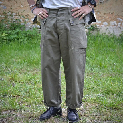 Men's Vintage Multi-pocket Cargo Trousers | Cotton Loose Straight-Leg Pants | Durable Outdoor Apparel | Adjustable Waistband & Ample Pockets | Comfortable Breathable Fabric | Classic Color Options
